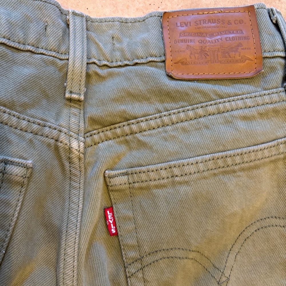 Levi's Women's Wedgie Straight Jeans in Olive - Picture 4 of 6